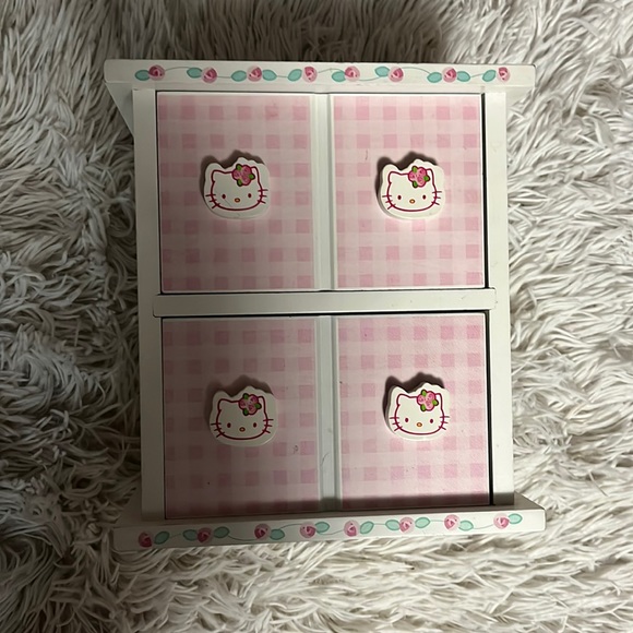 hello kitty box! - Picture 1 of 7